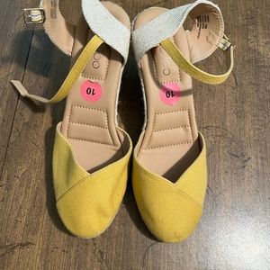 Me Too. size 10 yellow wedges.
